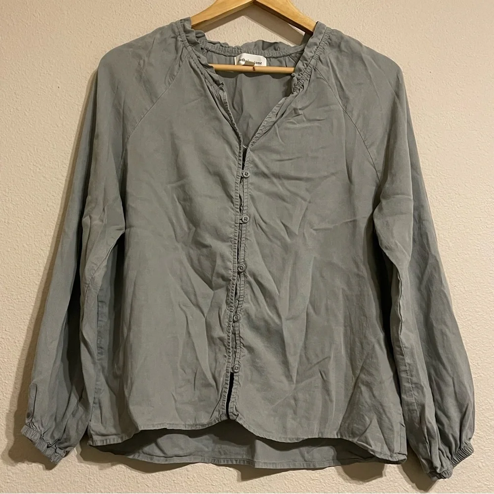 CLOTH AND STONE Green Raglan Ruffle‎ Neck Blouse - Picture 2 of 10